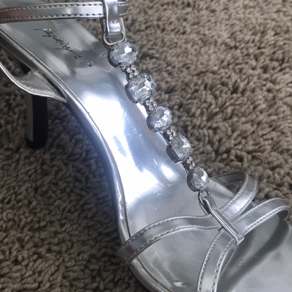 Jacqueline Ferrar Silver Heels size 9 - Picture 3 of 6